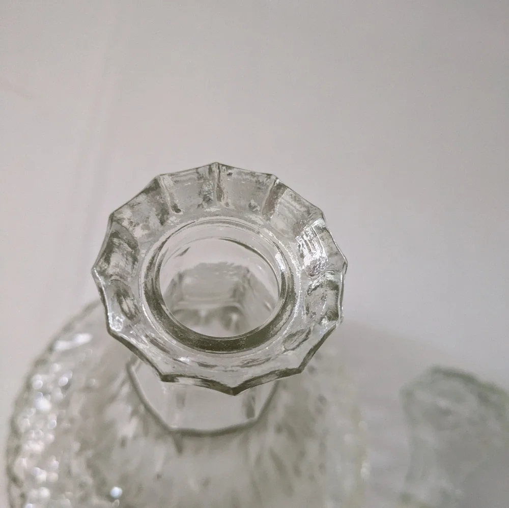 Vintage GLASS WINE DECANTER CRYSTAL PRESSED GLASS WINE DECANTER w/rubber stopper
